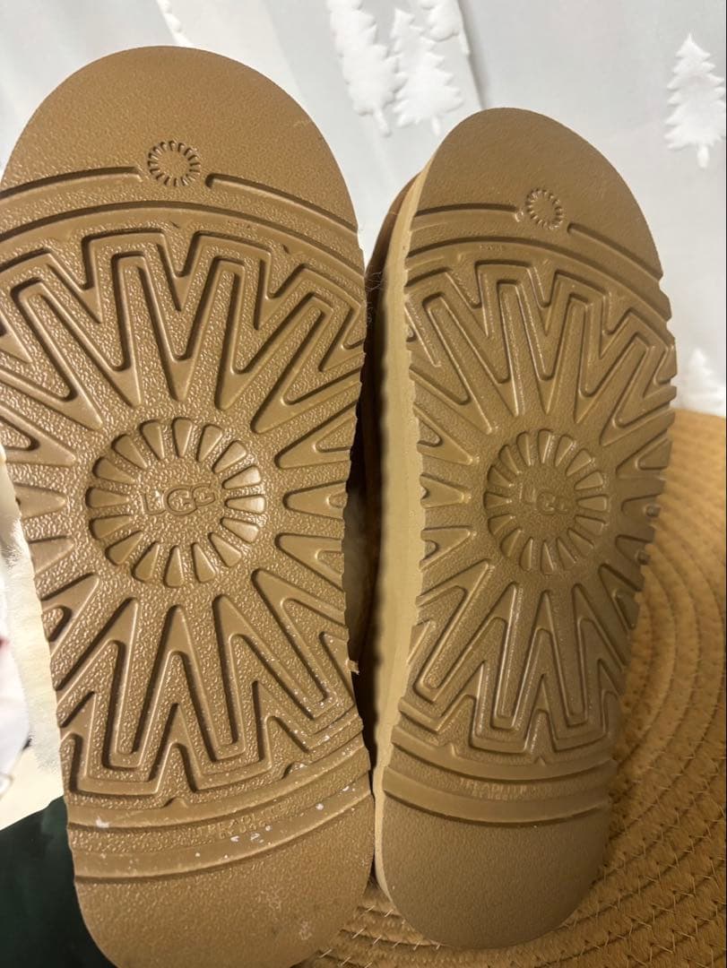 UGG 23.5厚底ベージュ ふわふわスリッパ