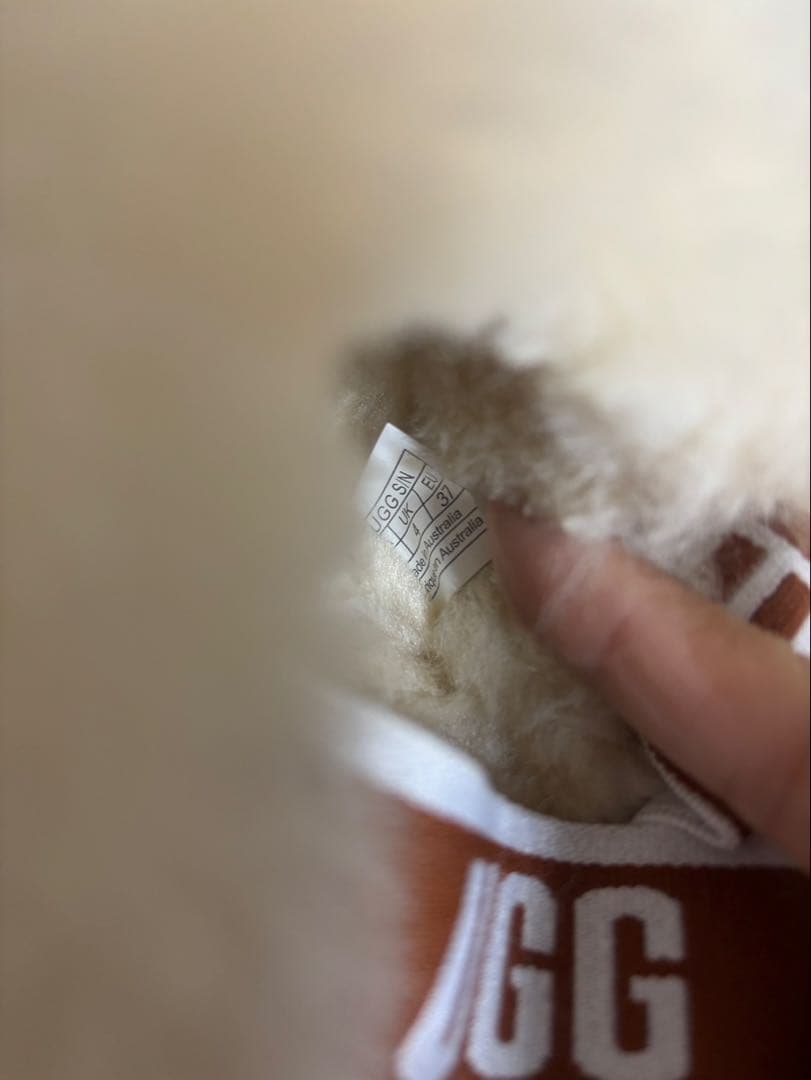 UGG 23.5厚底ベージュ ふわふわスリッパ