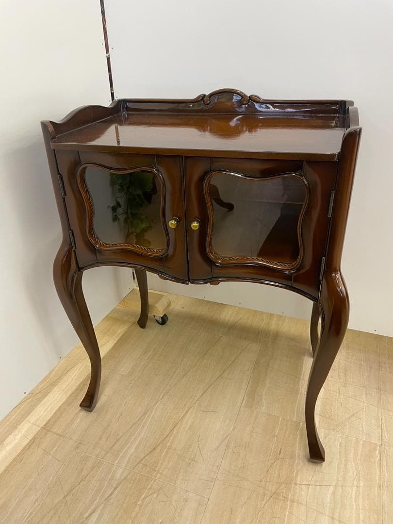 マホガニー　両開きガラスキャビネット　アンティーク　キャビネット　輸入家具　収納