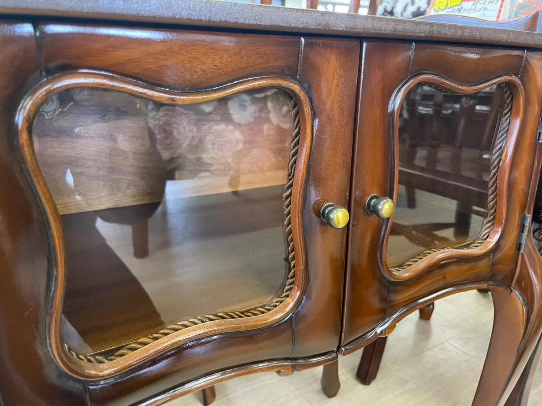 マホガニー　両開きガラスキャビネット　アンティーク　キャビネット　輸入家具　収納