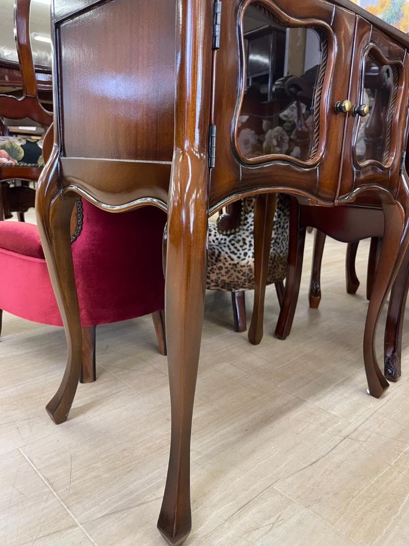 マホガニー　両開きガラスキャビネット　アンティーク　キャビネット　輸入家具　収納