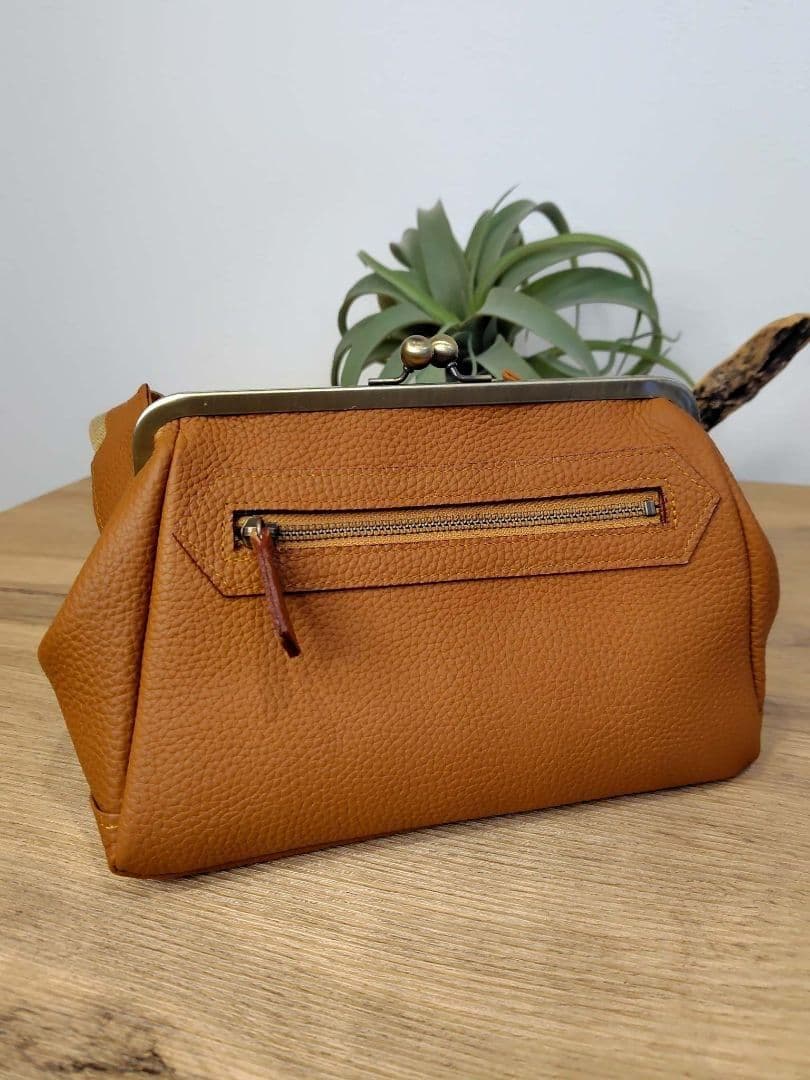 か*☆様 牛革がま口ボディーバッグ　ハンドメイド高級牛革仕様