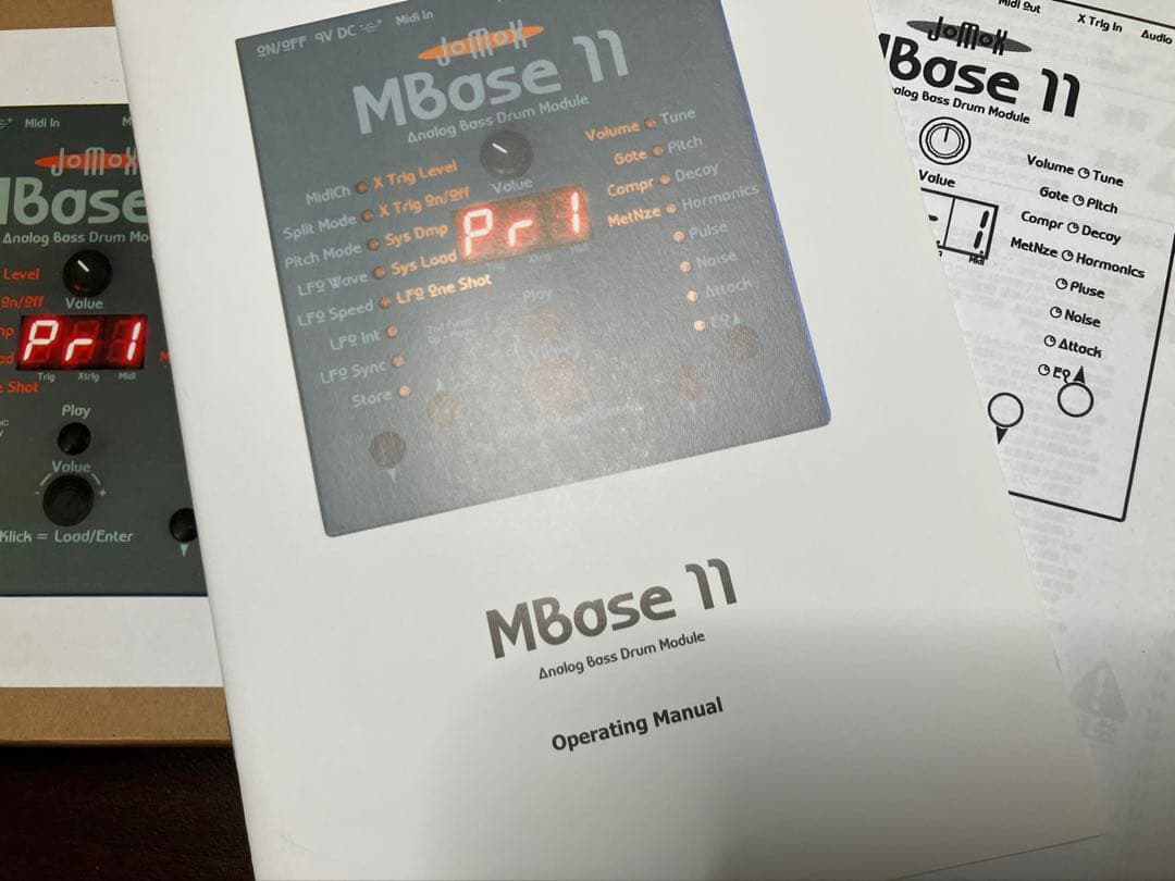 鍵盤楽器 jomox MBase 11