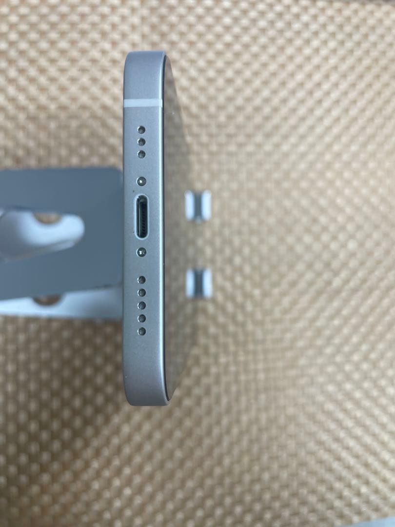 iPhone 12 64 GB ホワイトSIMフリー【8262】