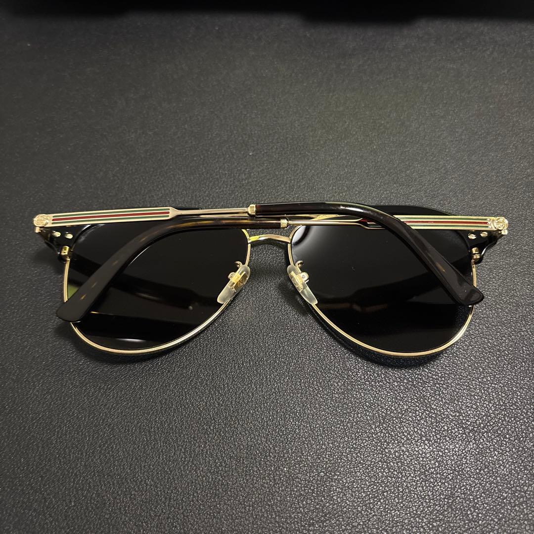 GUCCIサングラス ブラック/ゴールド