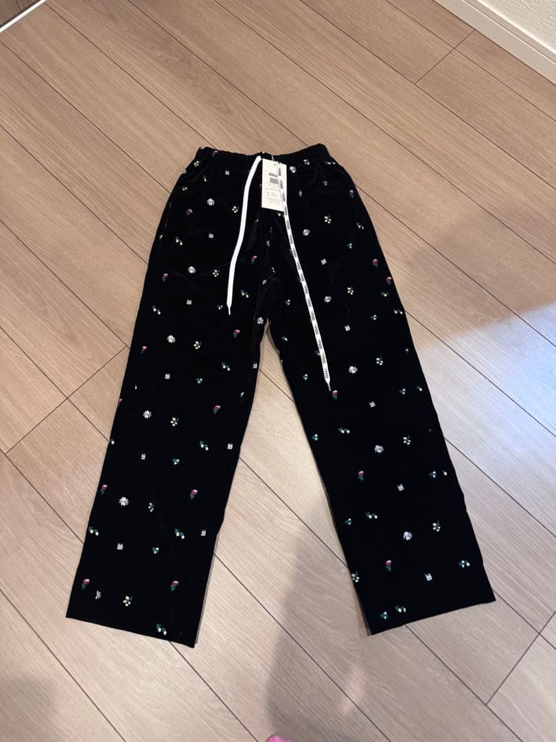 m　B. STARRY PANTS