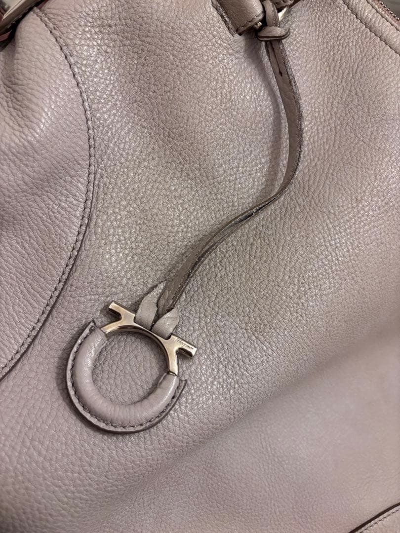 Salvatore Ferragamoガンチーニ トートバッグ グレージュ 本革