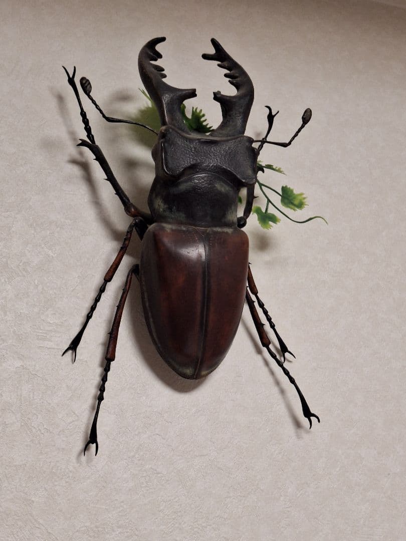 クワガタ (レザークラフト) 足先縦30cm、巾20cm 作者　河野 甲