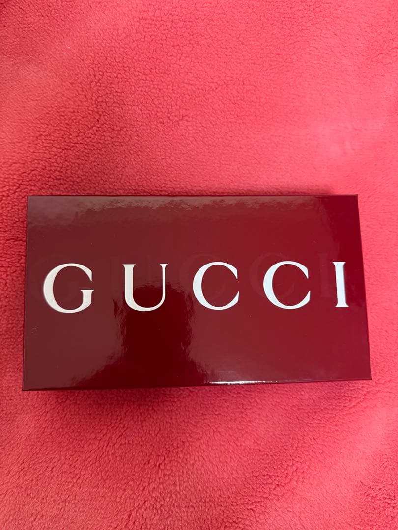 ベージュ レザー ジッパー式長財布 定价93500円