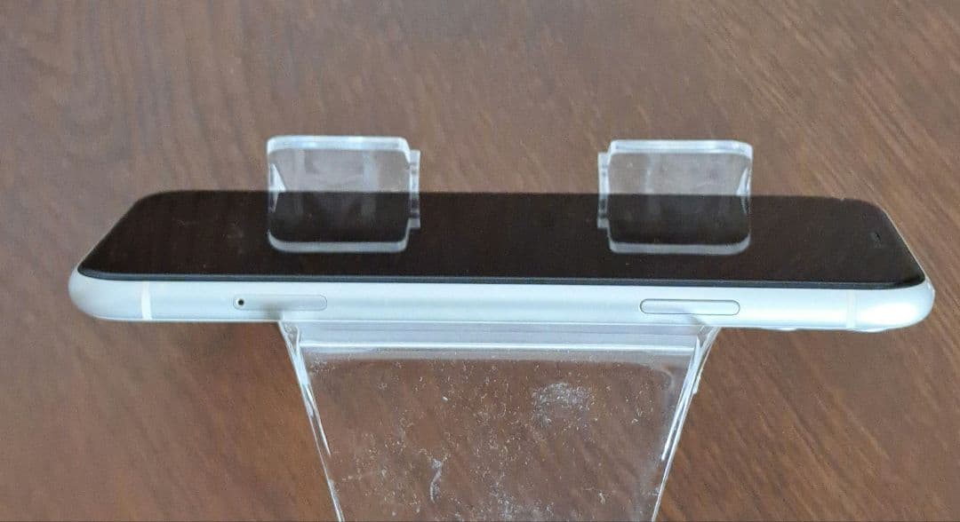 猫*ン様 Apple iPhone 11本体　ホワイト 画面割れ有り