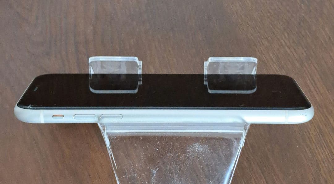 猫*ン様 Apple iPhone 11本体　ホワイト 画面割れ有り