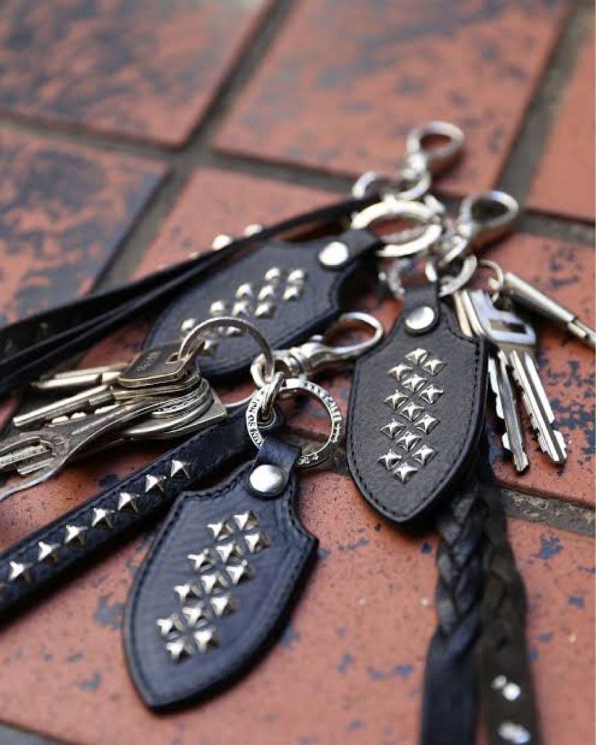 小物 CALEE STUDS LEATHER KEY RING