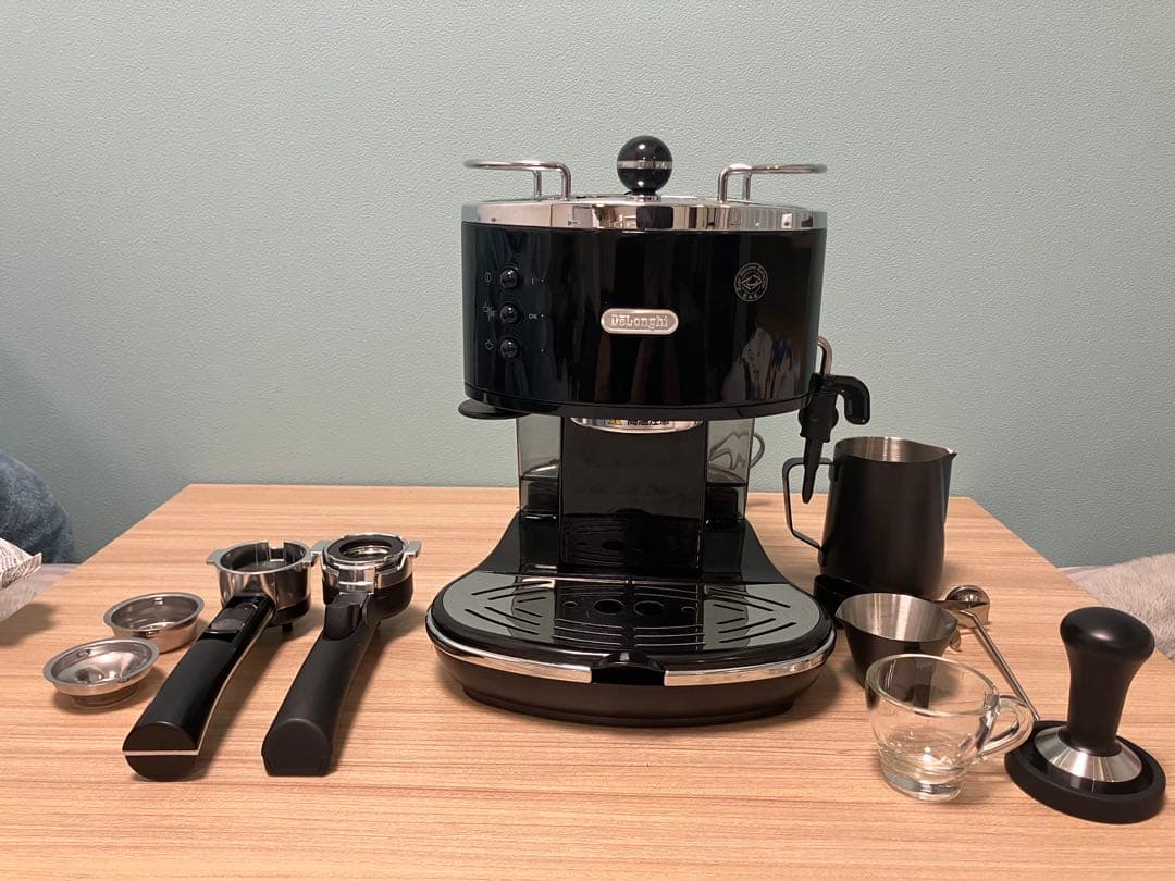 デロンギ エスプレッソマシン ECO310 用具付き