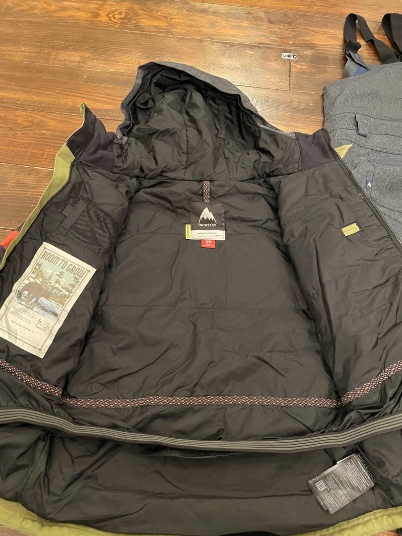 Burtonキッズ　スノボウェアXS