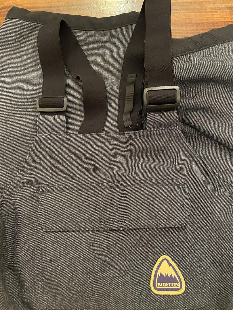 Burtonキッズ　スノボウェアXS