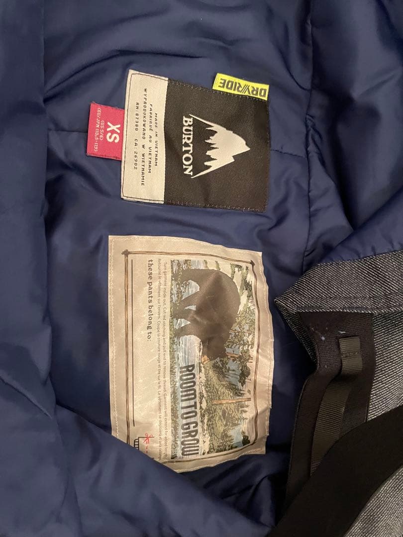 Burtonキッズ　スノボウェアXS