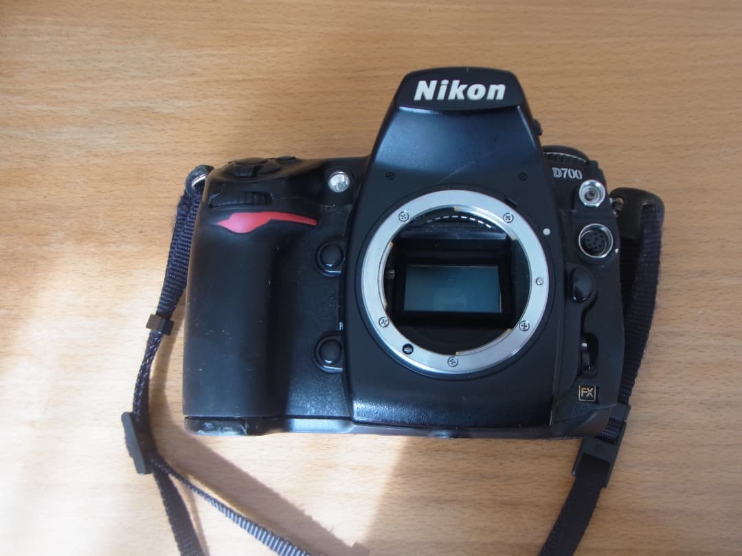 ジャンク品にこんd700 35mmf2 付マルチパワーバッテリー付