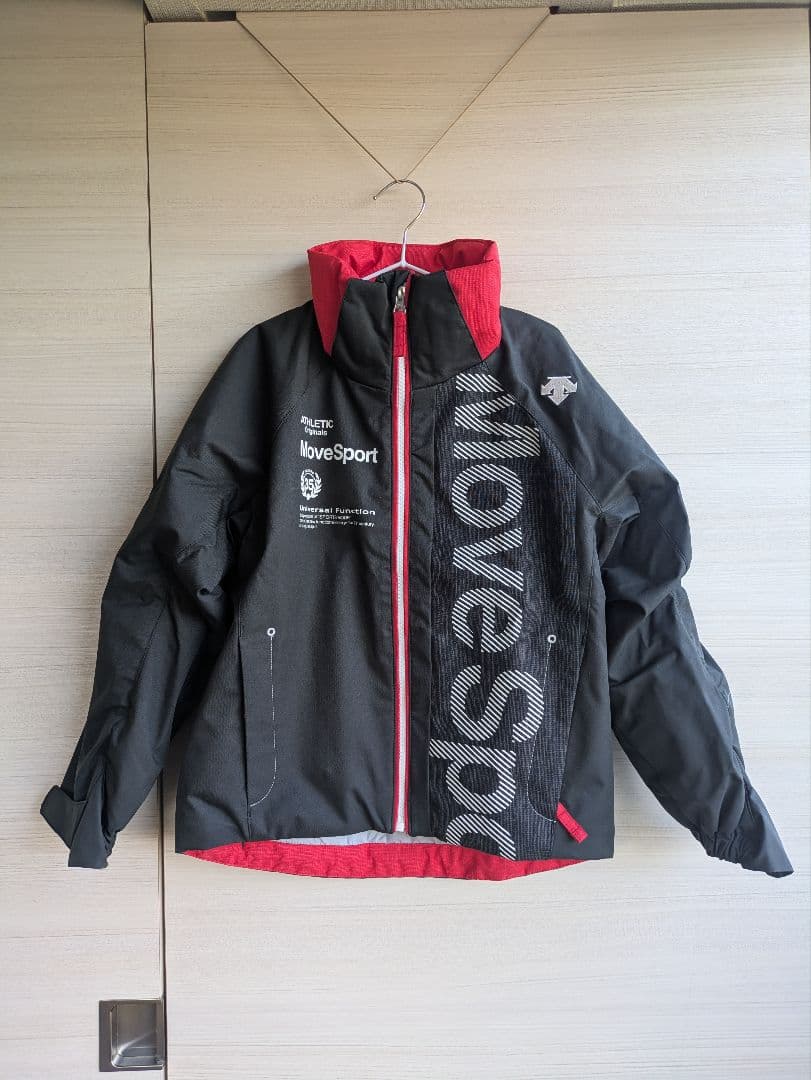 デサント 子ども用スキーウェア /サイズ調整可能 黒/赤 着脱フード付き130