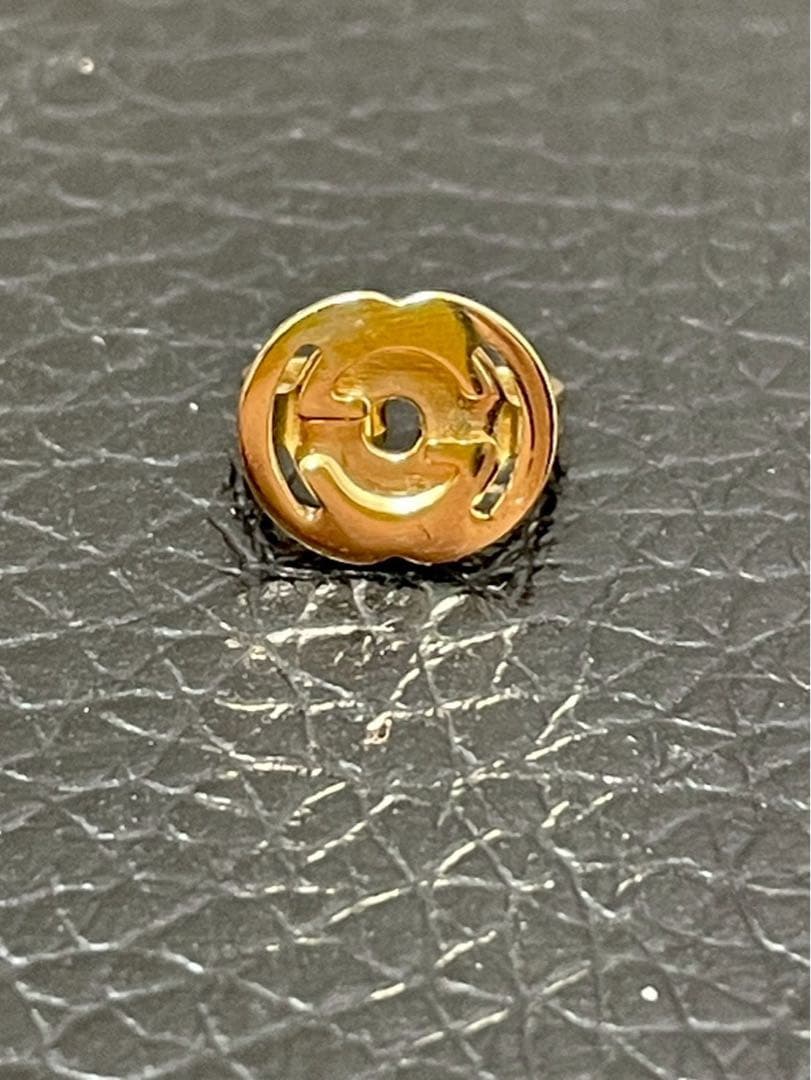 GUCCI 片耳インターロッキング18kygk18ygスタッズピアス月末まで