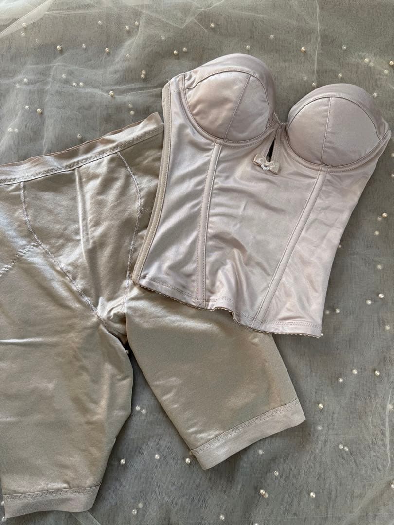 コルセットとショーツのセット D65 Sサイズ