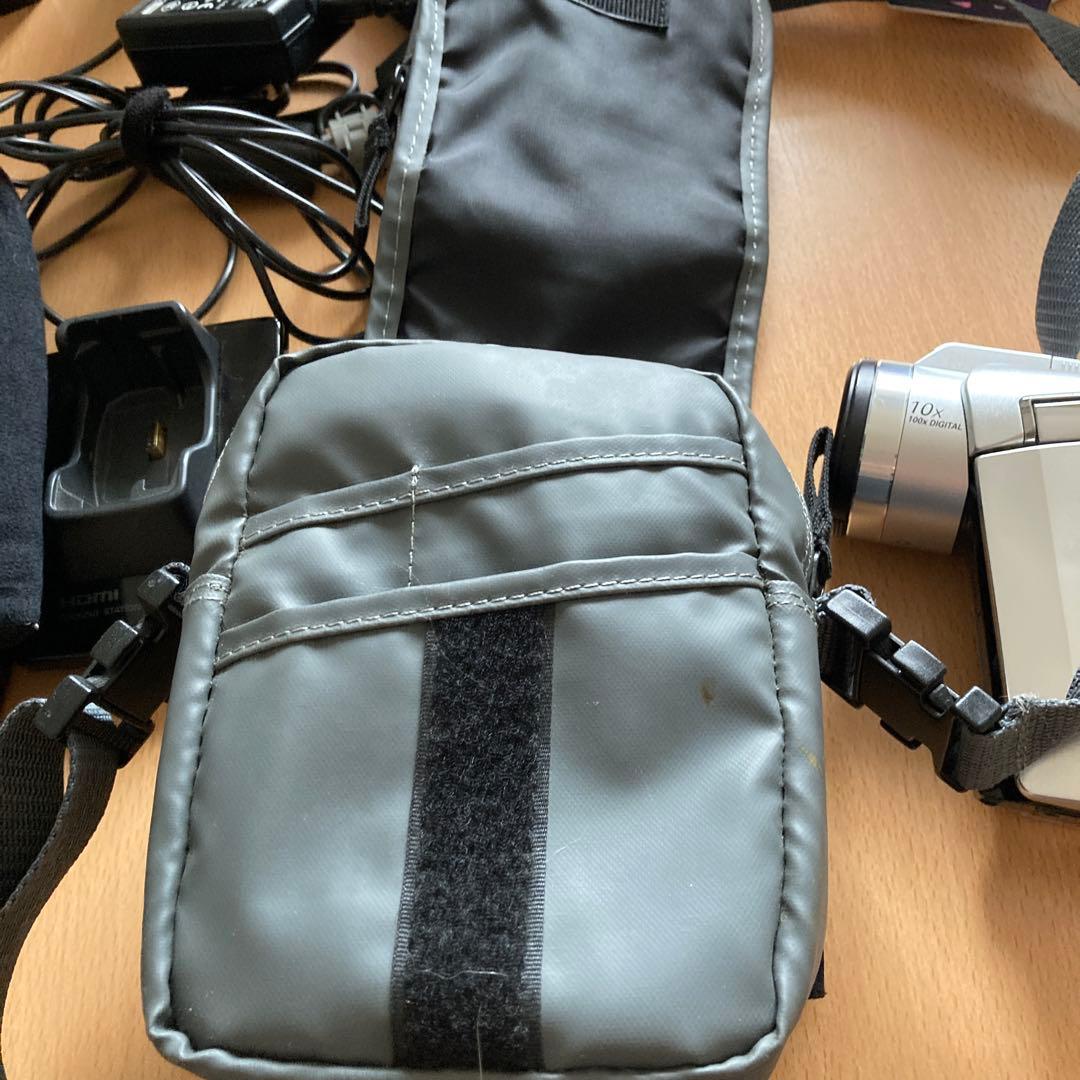 Xacti ビデオカメラ 10倍ズーム 本体　充電器付き