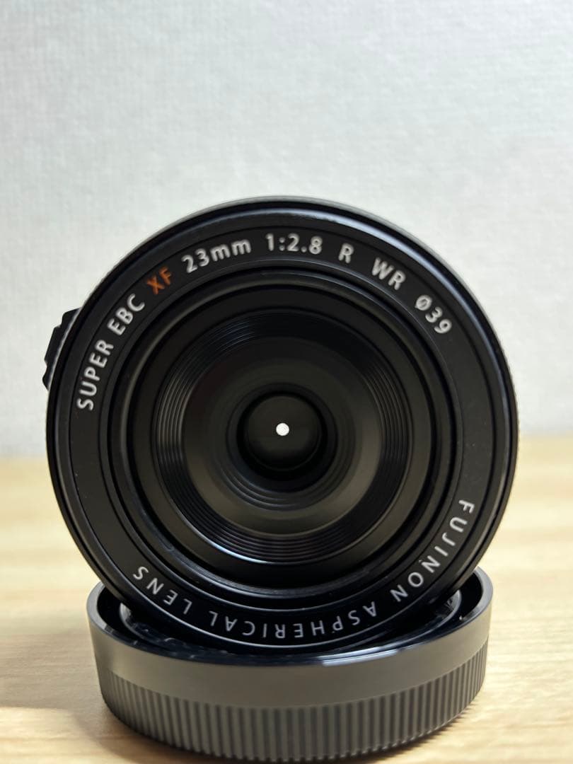 フジフイルム Fujifilm XF23mmF2.8 R WR レンズ　フード付