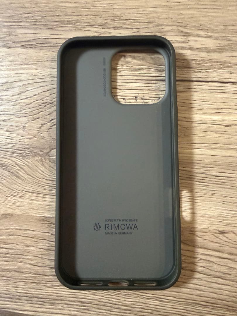 Rimowa iPhone 16 Pro Maxケース チタニウム