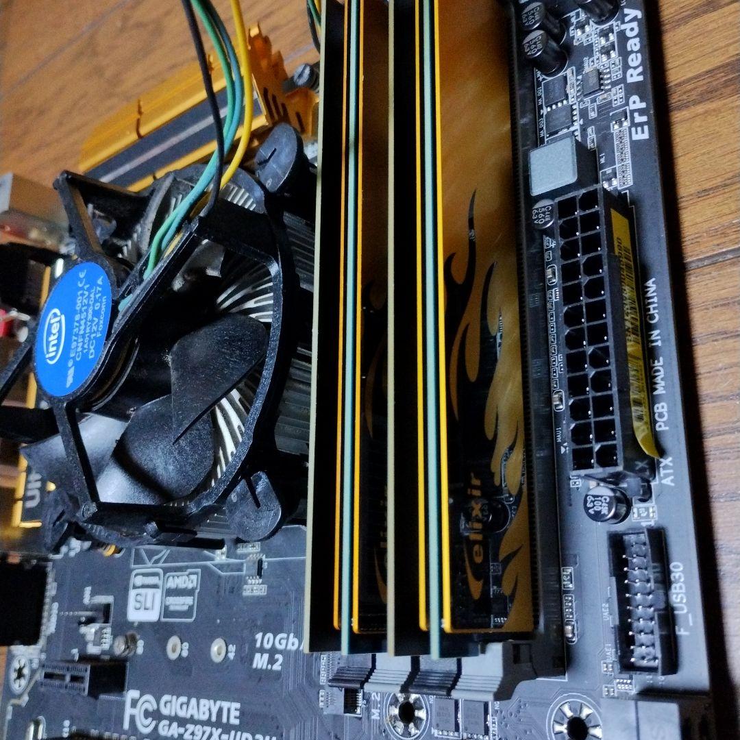 GIGABYTE　I7-4770S省電力16GBメモリ付き win id