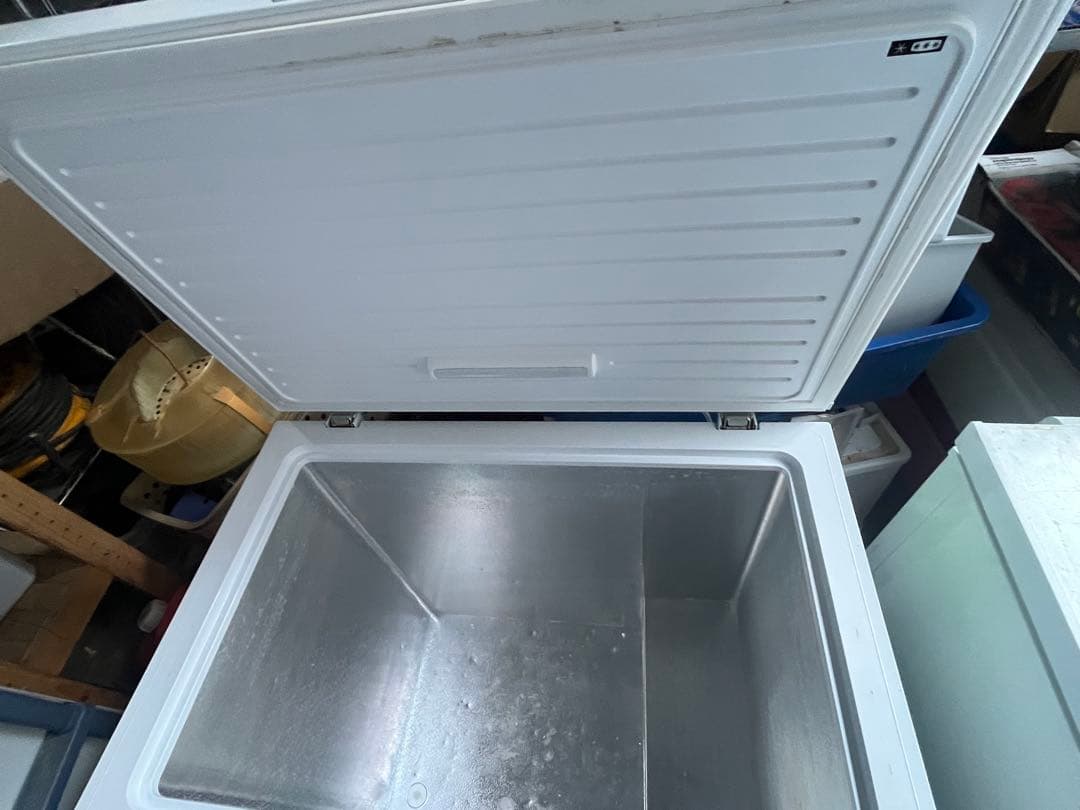 comfeeノンフロン冷凍庫23年198L 送料無料