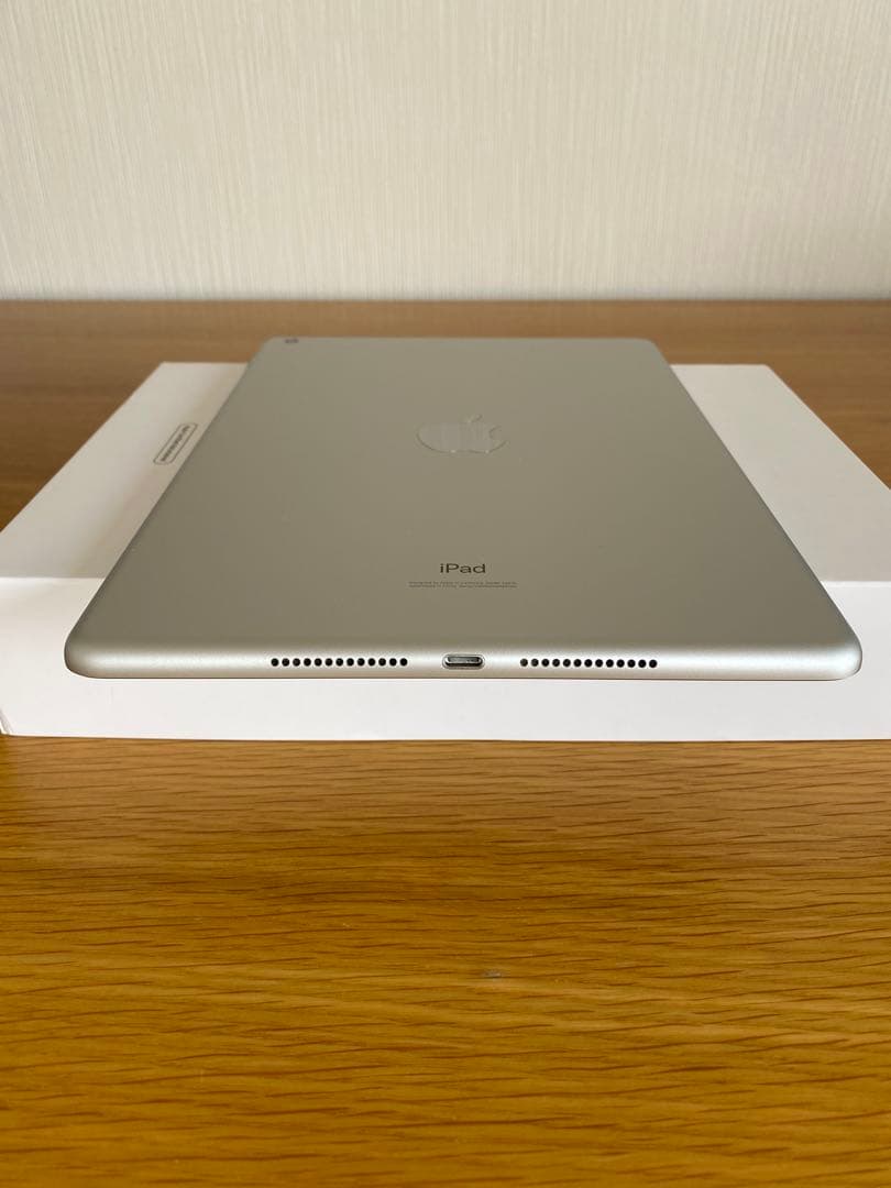 美品　iPad第7世代 充電23回　未使用に近い iPad本体