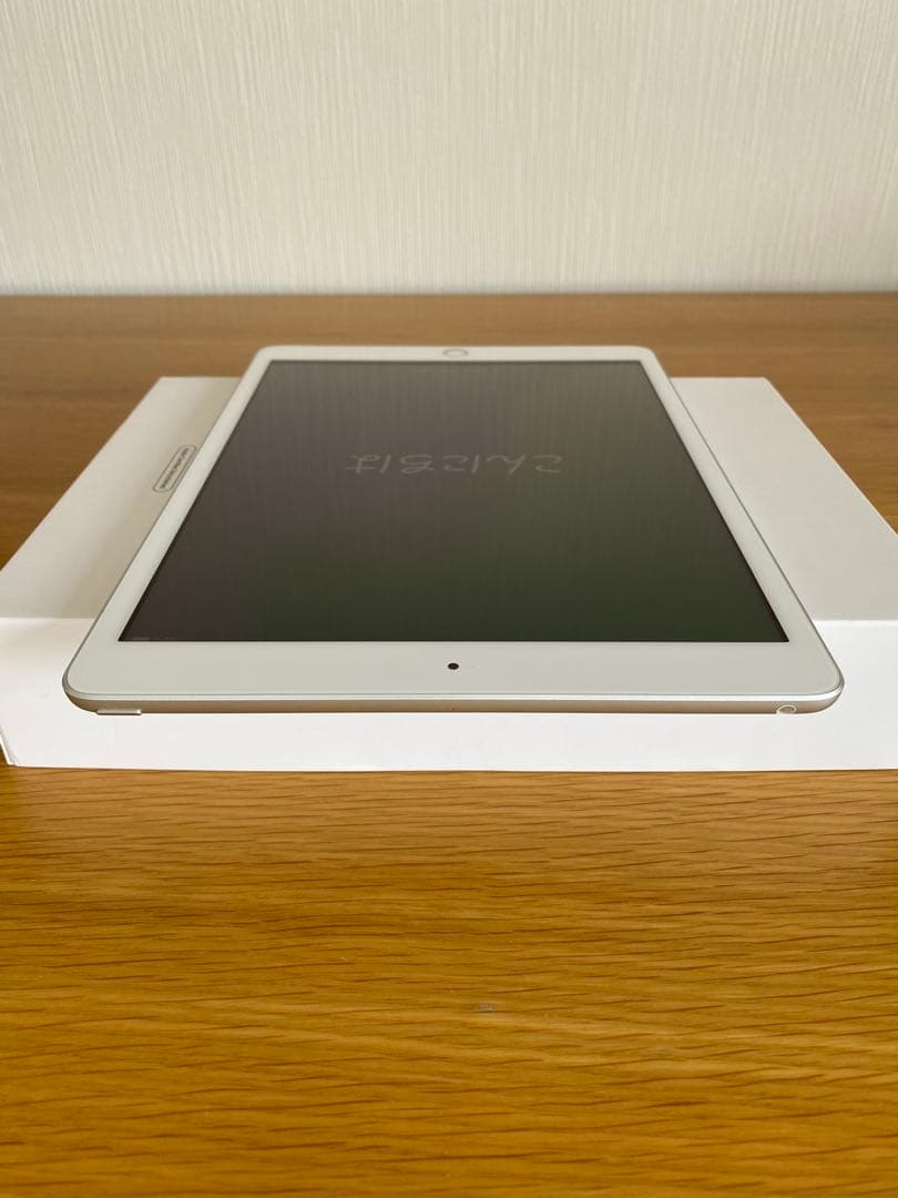 美品　iPad第7世代 充電23回　未使用に近い iPad本体