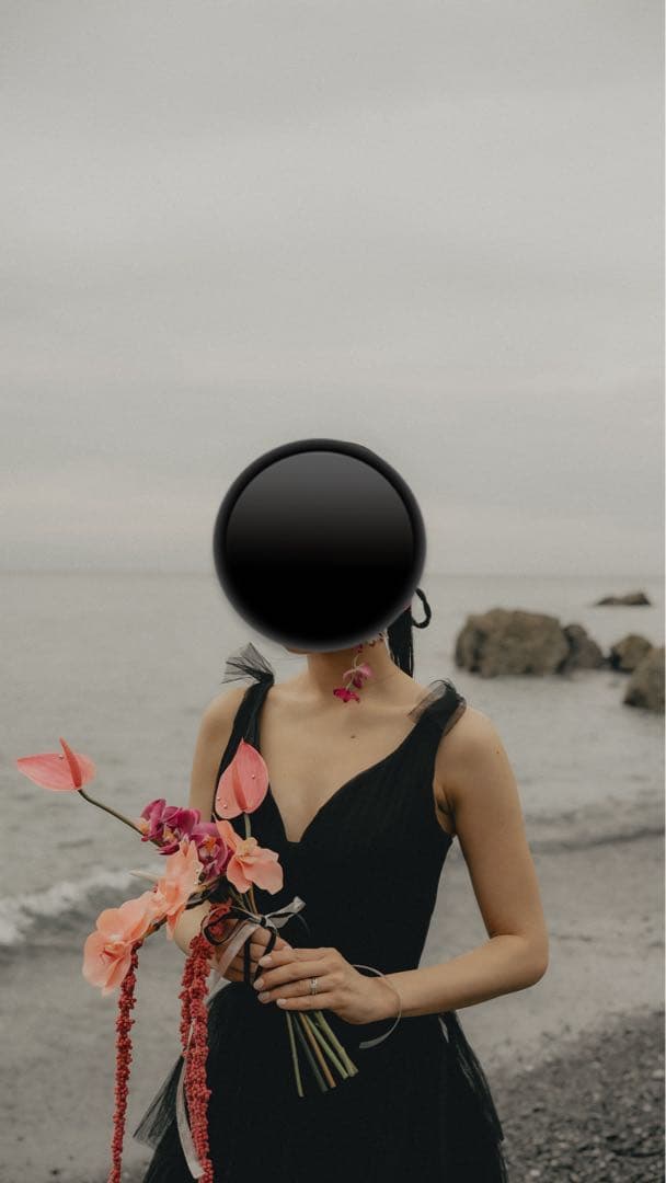 黒フリルウェディングドレス