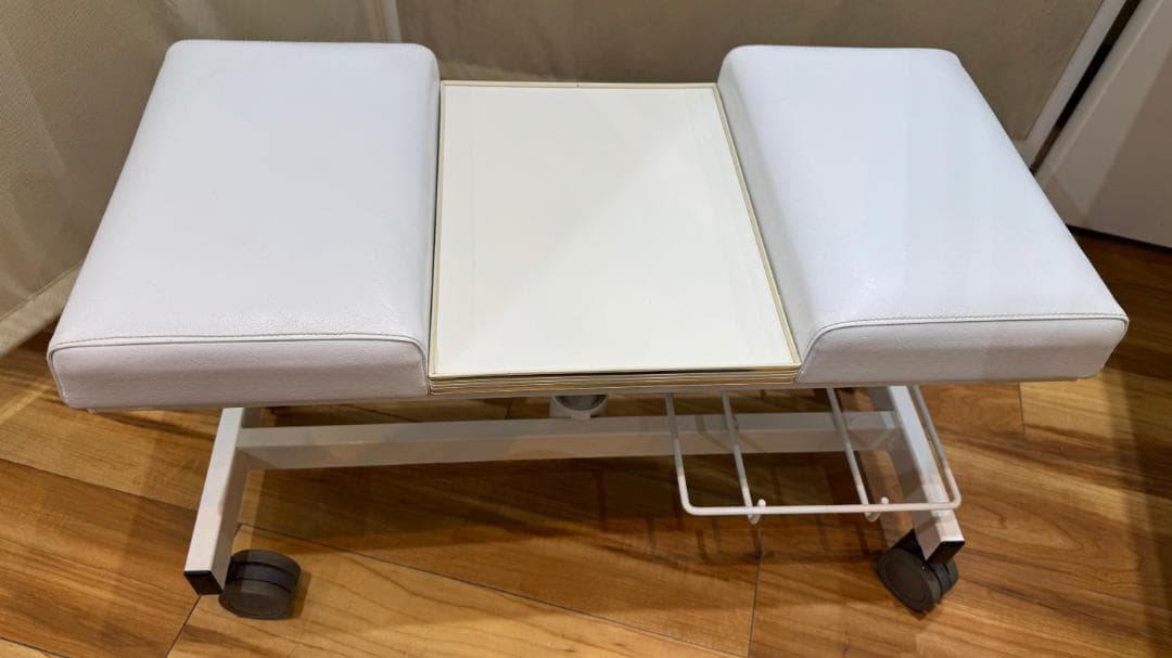 S*Y様 西村製作所 ペディキュアオットマン CB-811 ホワイト フットカー