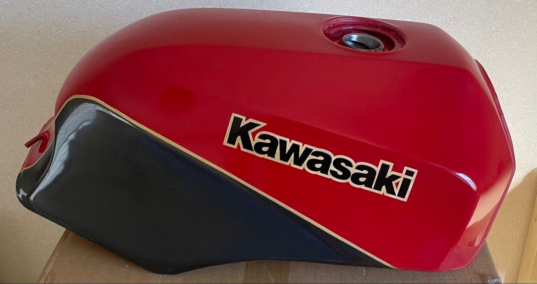 Kawasaki GPz900r Ninja タンクファイヤークラッカーレッド