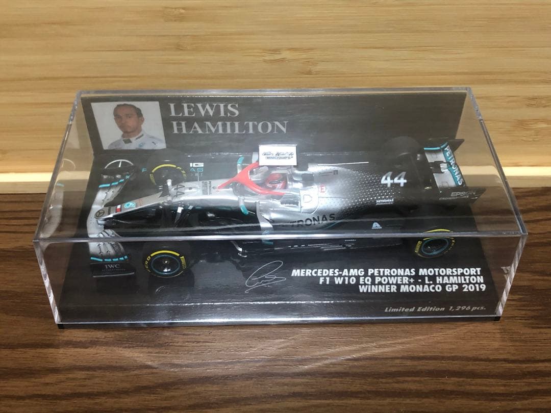 ミニチャンプス1/43メルセデスAMGW10 L.ハミルトンN.ラウダ追悼カラー