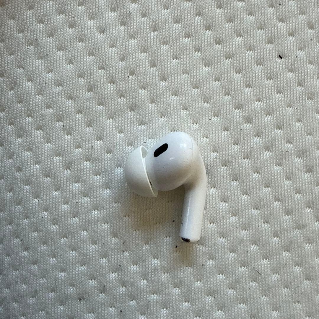 AirPodsPro第2世代本体と右耳