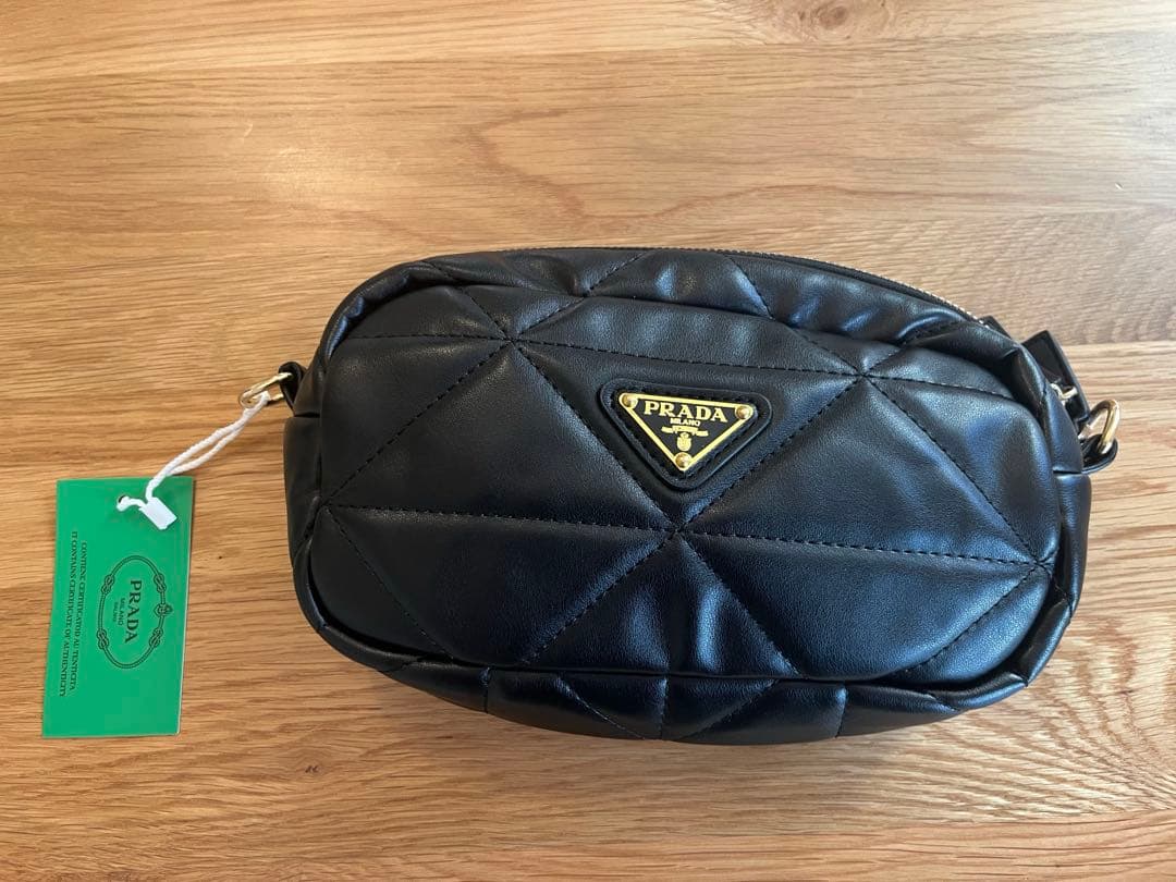 PRADA ノベルティブラック ショルダーバッグ キルティング