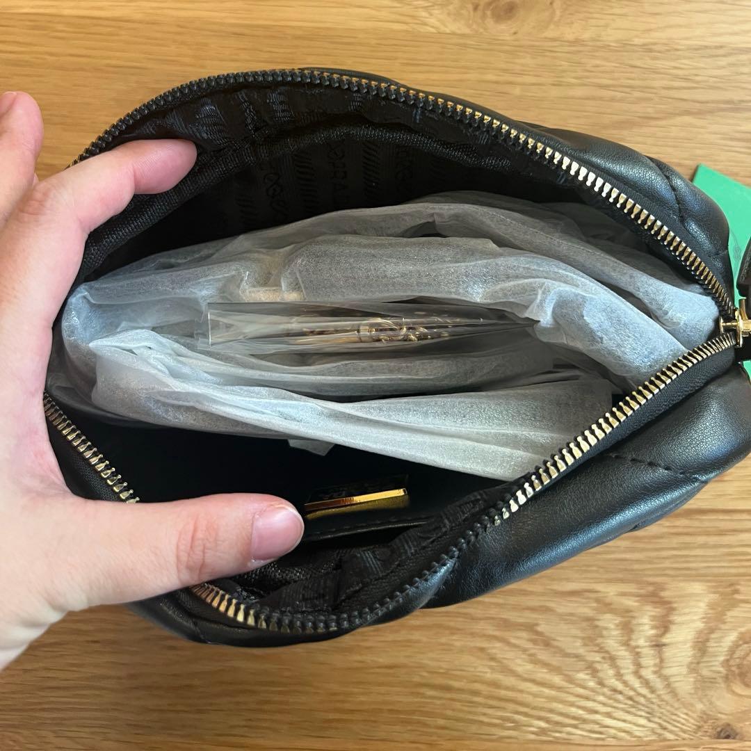 PRADA ノベルティブラック ショルダーバッグ キルティング