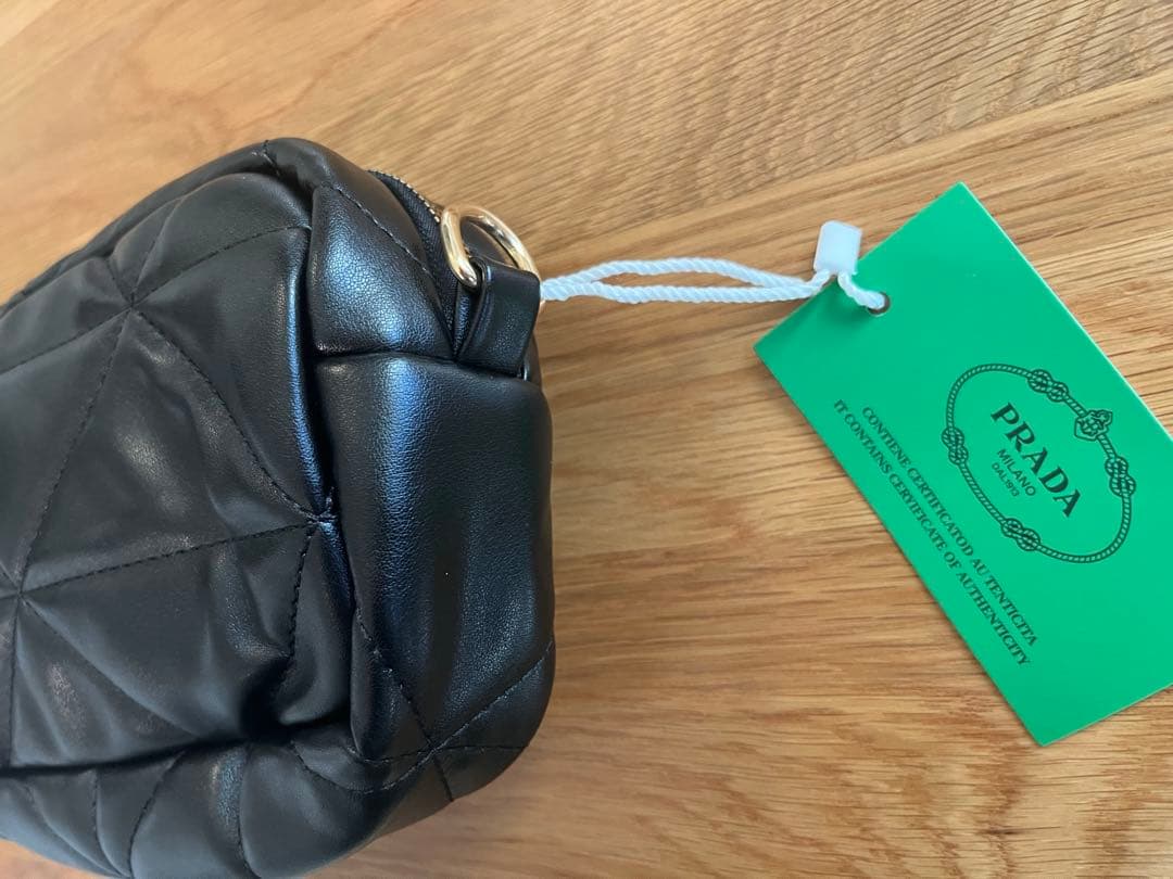 PRADA ノベルティブラック ショルダーバッグ キルティング