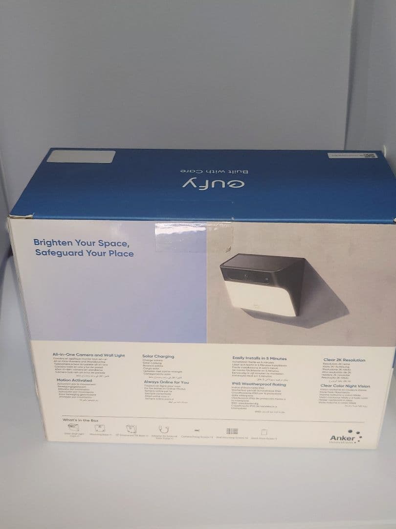 新品　ソーラー式防犯カメラ一体型ウォールライト