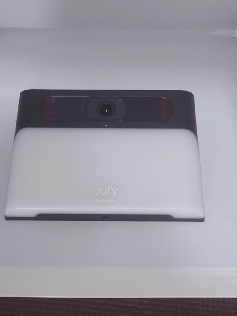 新品　ソーラー式防犯カメラ一体型ウォールライト