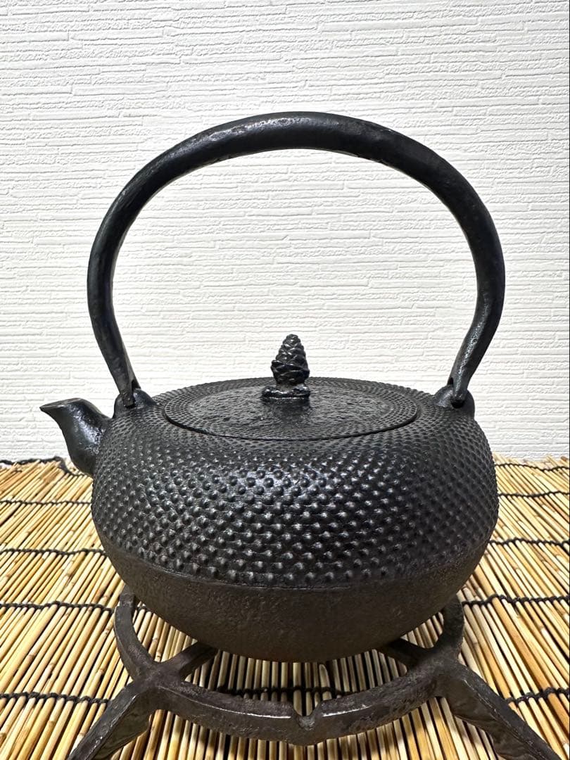 ＵＳＥＤ品 南部岩鋳造 １０型 丸平アラレ 南部鉄瓶　南部鉄器 鉄瓶