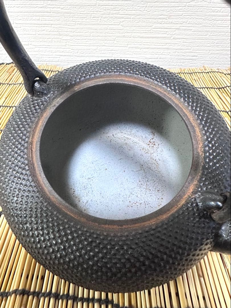 ＵＳＥＤ品 南部岩鋳造 １０型 丸平アラレ 南部鉄瓶　南部鉄器 鉄瓶