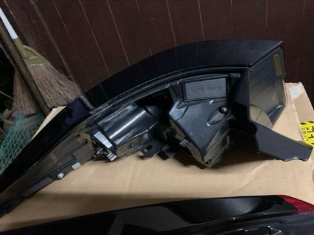 トヨタカローラクロス　テールランプ 左右　中古品