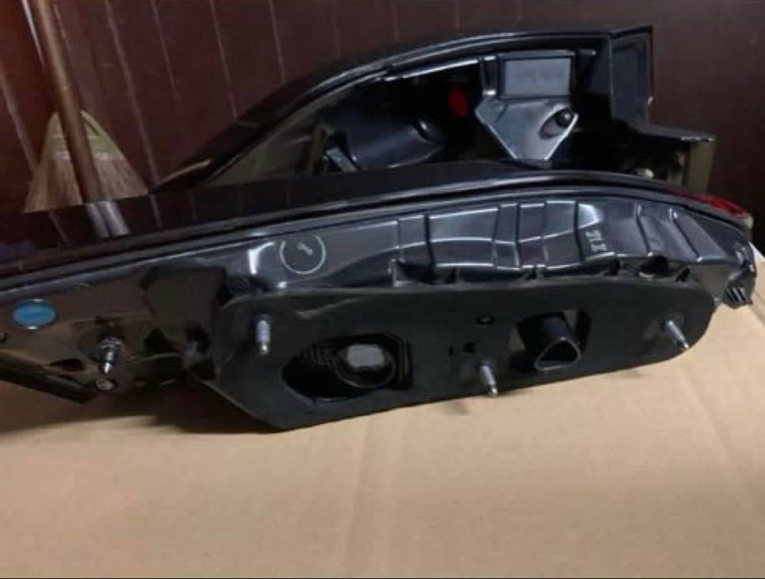 トヨタカローラクロス　テールランプ 左右　中古品