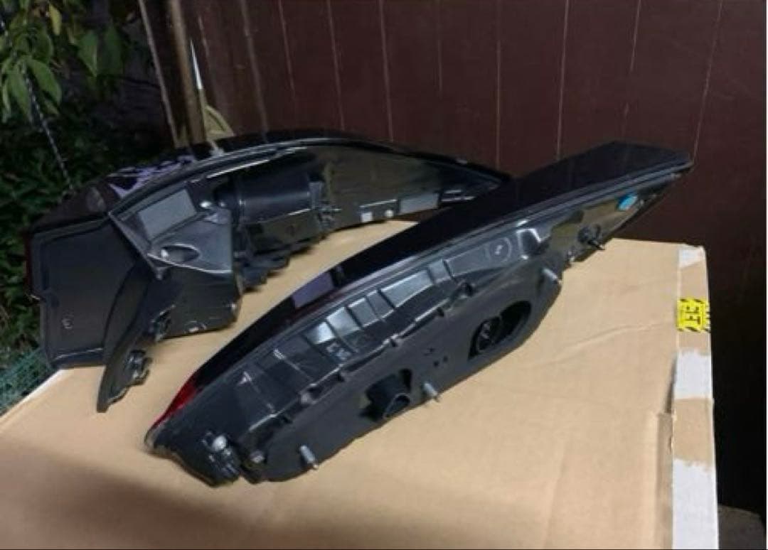 トヨタカローラクロス　テールランプ 左右　中古品