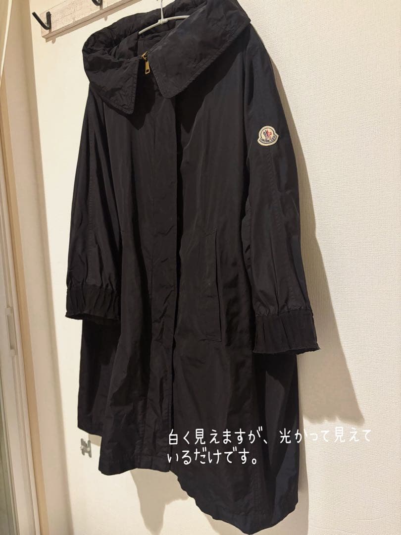 モンクレール　フード付き黒ジャケット