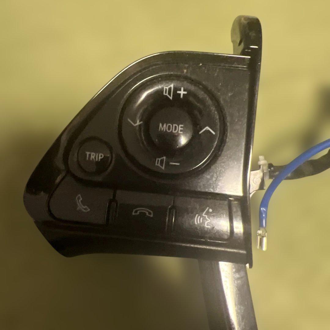 プリウス50前期　後期用　ブラックステアリングスイッチ