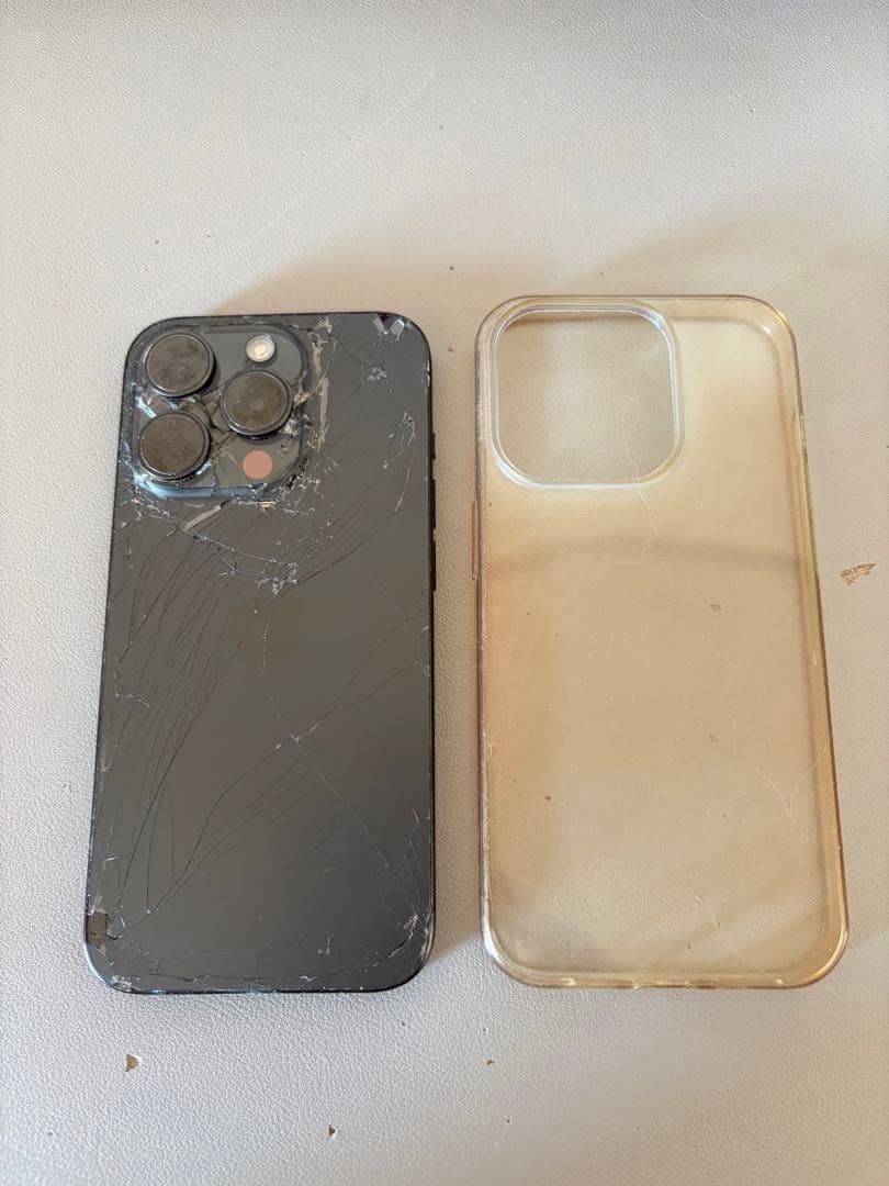 背面割れあり iPhone15 Pro 128GB ブラックチタニウム