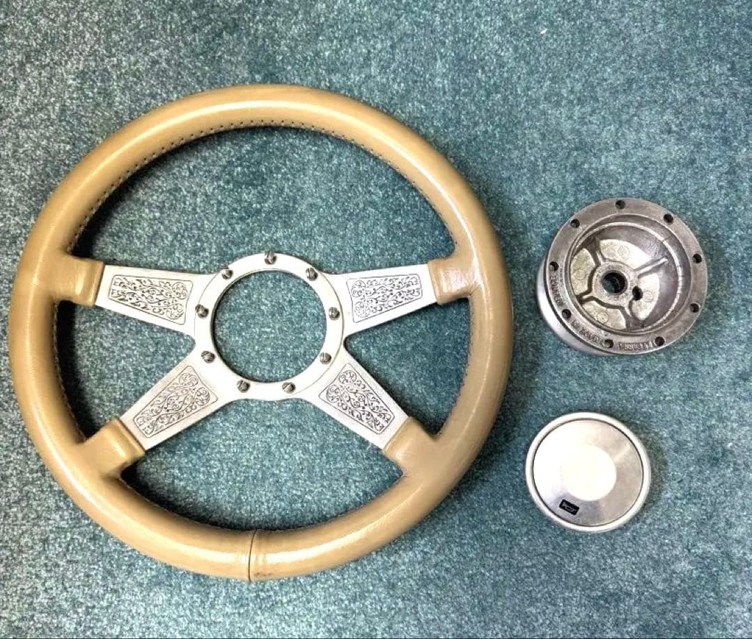 レカラ　ガンスミス　ベージュ ステアリングホイール 4本スポーク